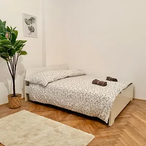 Spacious - 15 Min To Center Apartment Wien